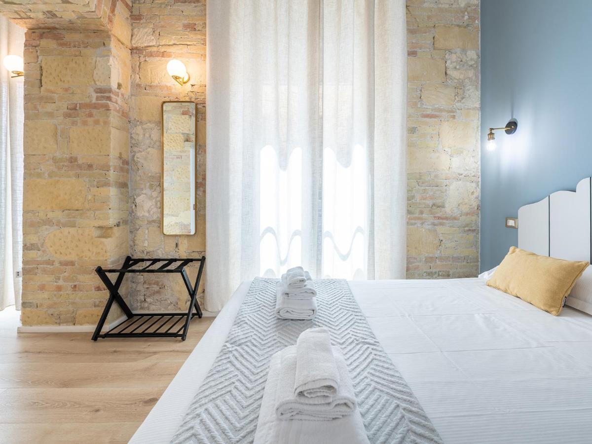 Orma Design Rooms - Historic Centre Кальяри Экстерьер фото