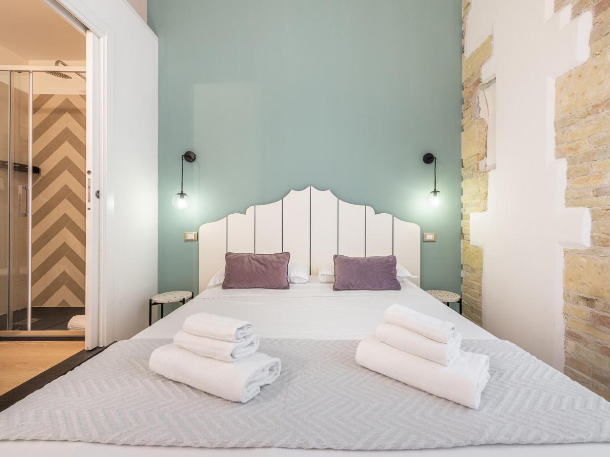 Orma Design Rooms - Historic Centre Кальяри Экстерьер фото