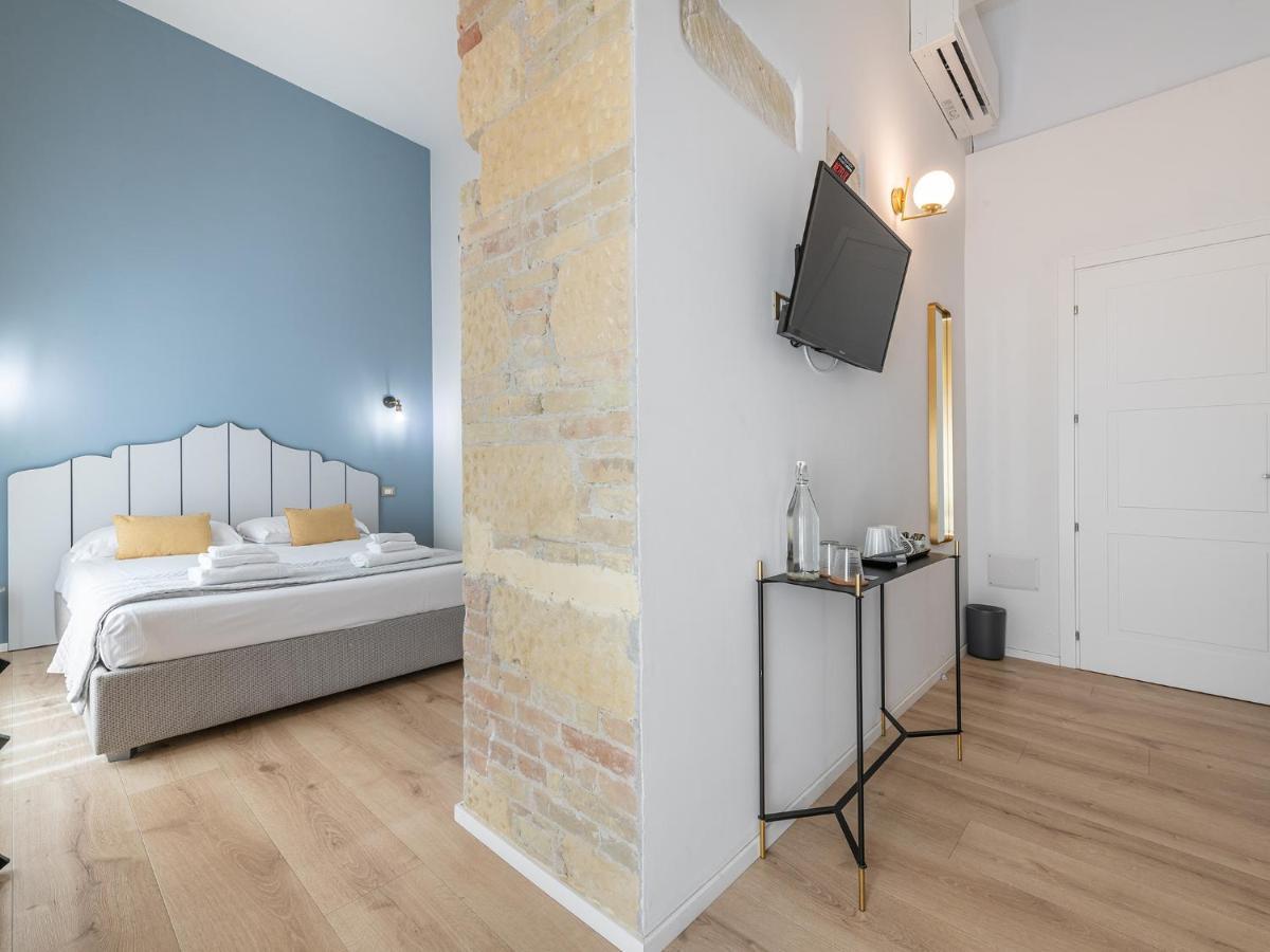 Orma Design Rooms - Historic Centre Кальяри Экстерьер фото